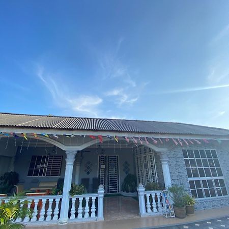 Teratak Tiga Homestay Padang Besar Kaki Bukit Bagian luar foto